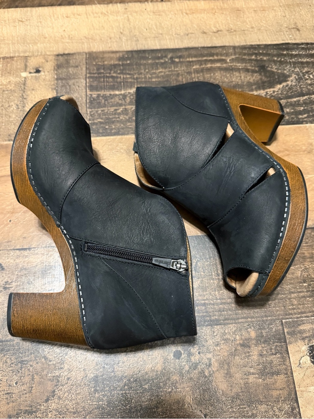 Dansko ‘Delphina” Heeled Sandal - Picture 3 of 8